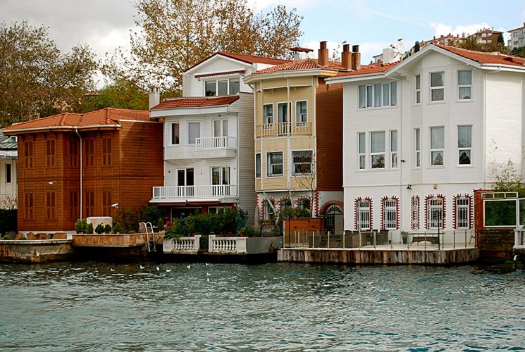Istanbul_Turkey_Bosporus_Houses