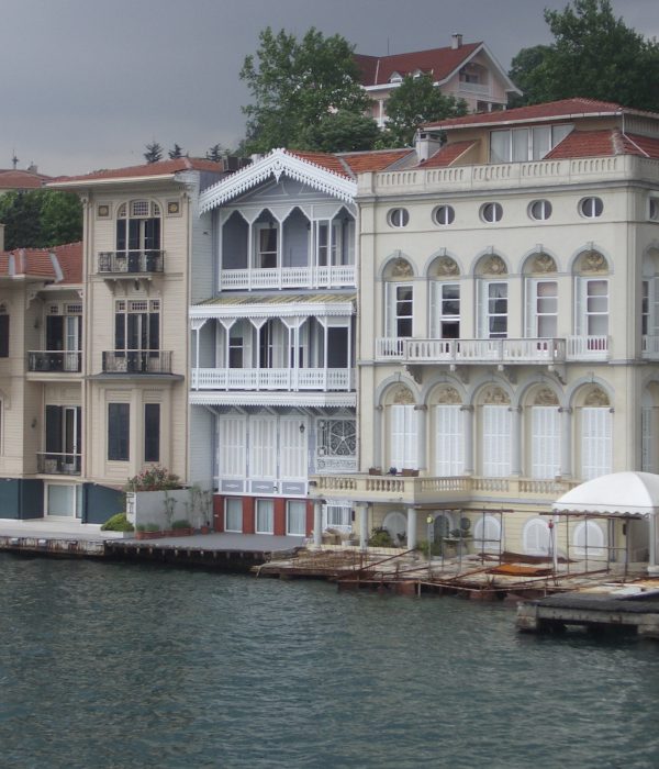 Istanbul_Turkey_Bosporus_Houses