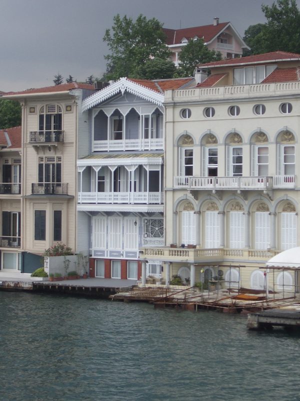 Istanbul_Turkey_Bosporus_Houses