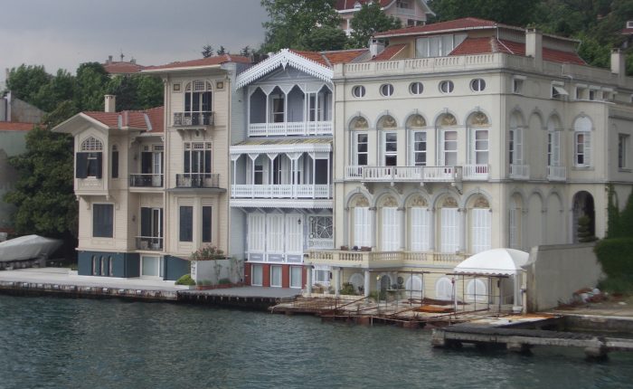 Istanbul_Turkey_Bosporus_Houses