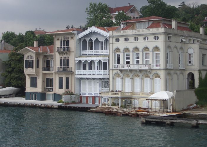 Istanbul_Turkey_Bosporus_Houses