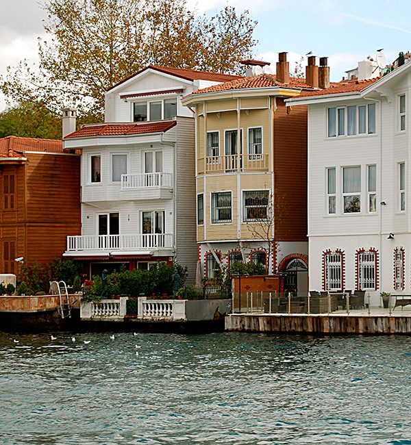 Istanbul_Turkey_Bosporus_Houses