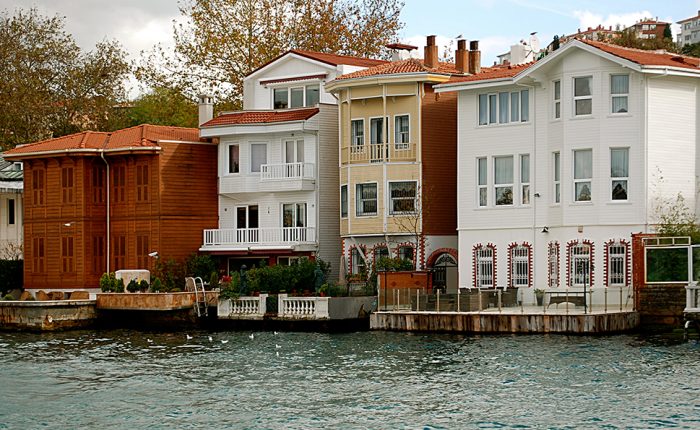 Istanbul_Turkey_Bosporus_Houses