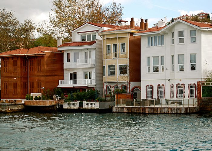 Istanbul_Turkey_Bosporus_Houses