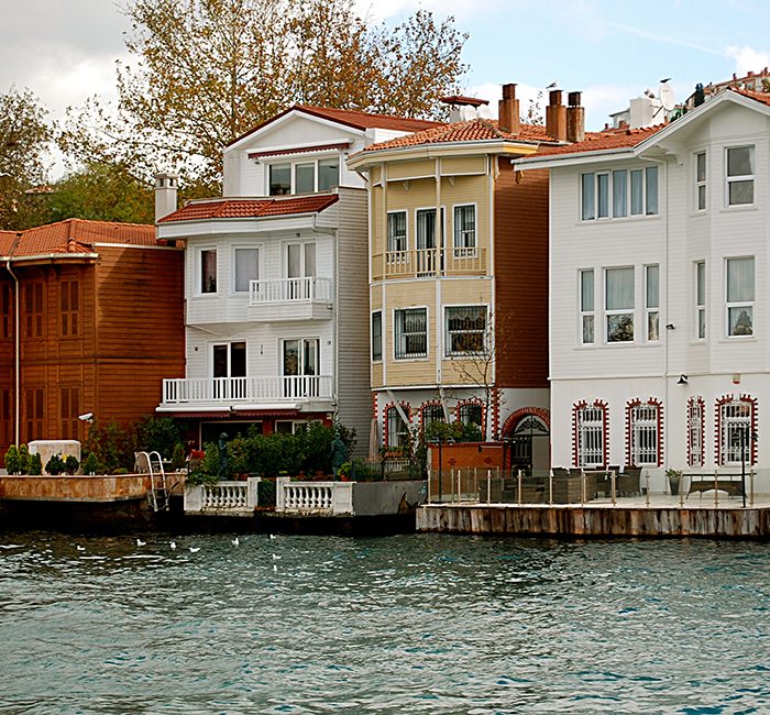 Istanbul_Turkey_Bosporus_Houses