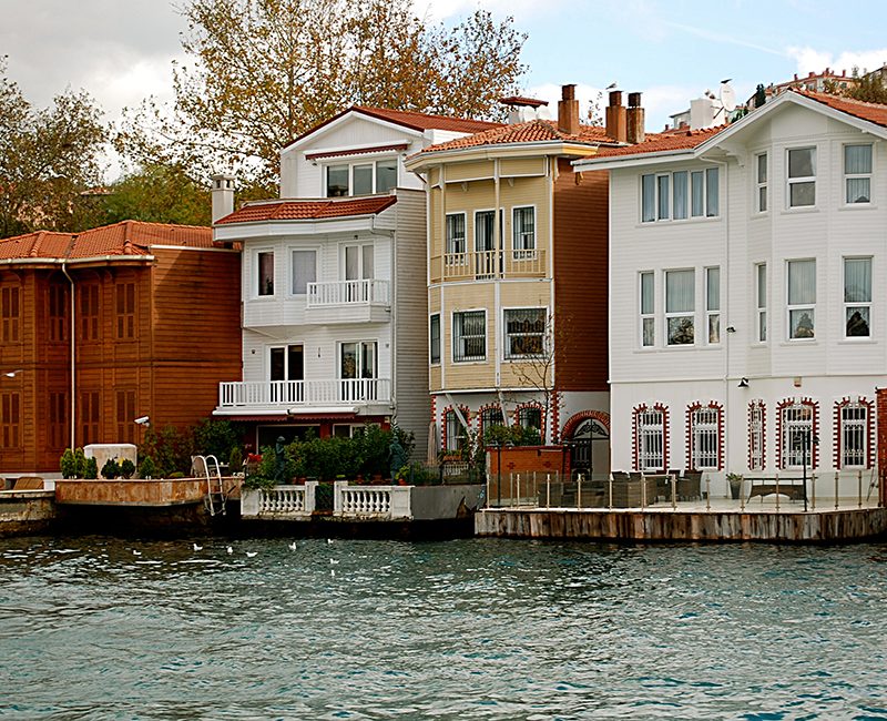 Istanbul_Turkey_Bosporus_Houses