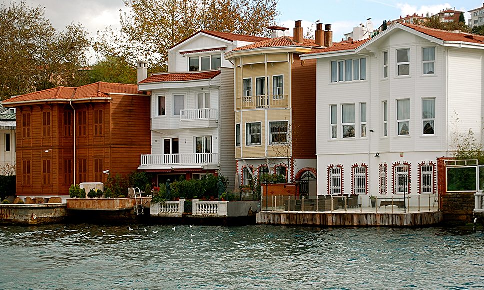 Istanbul_Turkey_Bosporus_Houses