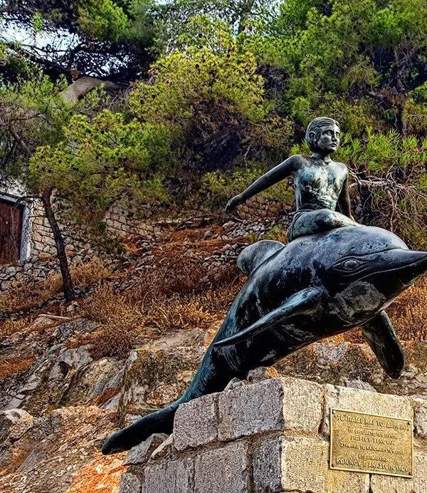 Hydra_Island_Greece_Boy_on_dolphin