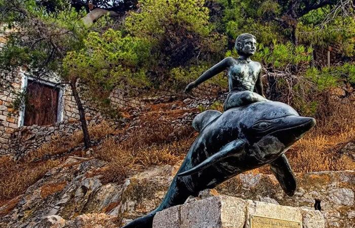 Hydra_Island_Greece_Boy_on_dolphin