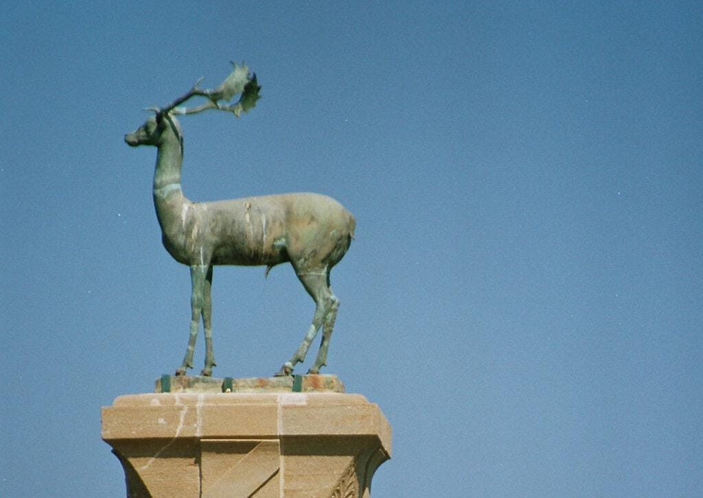 Estatuas de ciervos de bronce en la isla de Rodas, Greciaeer_Statues